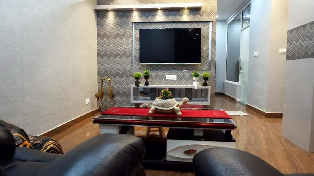 Greystone Villa, Swiming Pool , Bbq , Big Garden, Pool Table, Party Speaker, Bathtub, Kitchen, 15Mins To Golden Temple Amritsar Exteriér fotografie