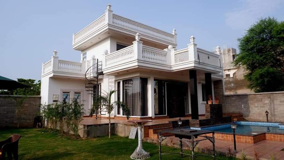Greystone Villa, Swiming Pool , Bbq , Big Garden, Pool Table, Party Speaker, Bathtub, Kitchen, 15Mins To Golden Temple Amritsar Exteriér fotografie